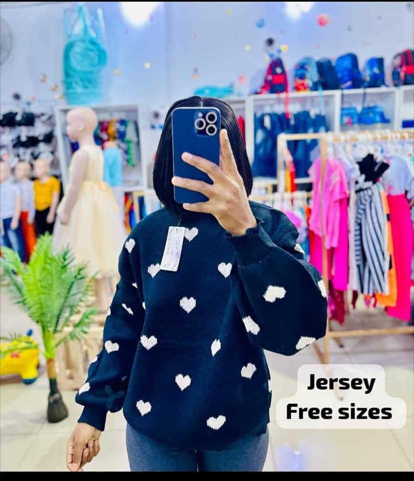Free size sweater 