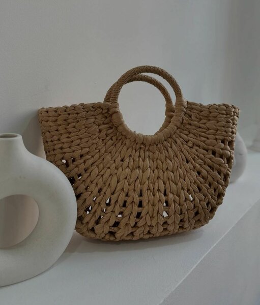 Плетёная сумочка из рафии.