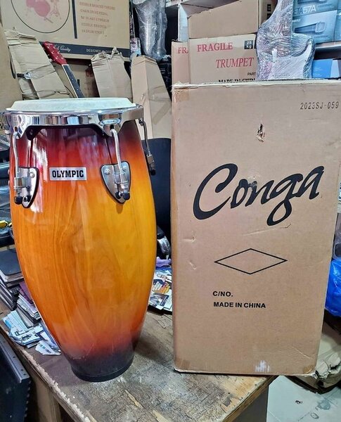 Congas ( percussion)
