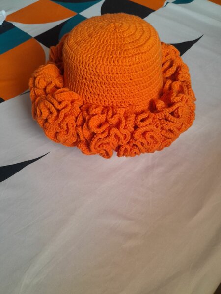 Chapeau en crochet élégant orange