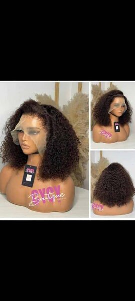 Perruques en dentelle bouclées