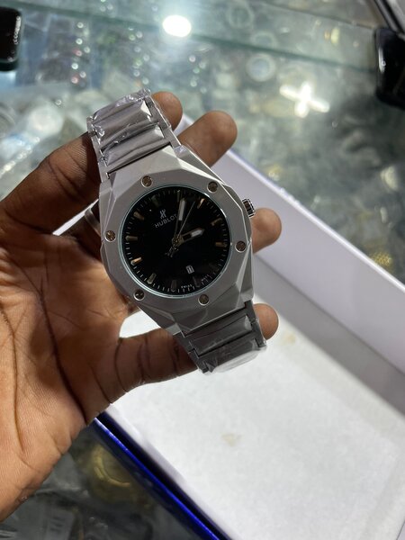 Montre en acier inoxydable élégante