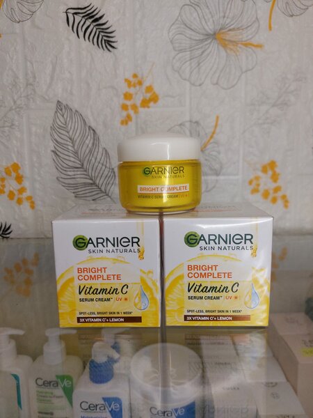 Garnier Bright Complete Vitamin C Serum Cream