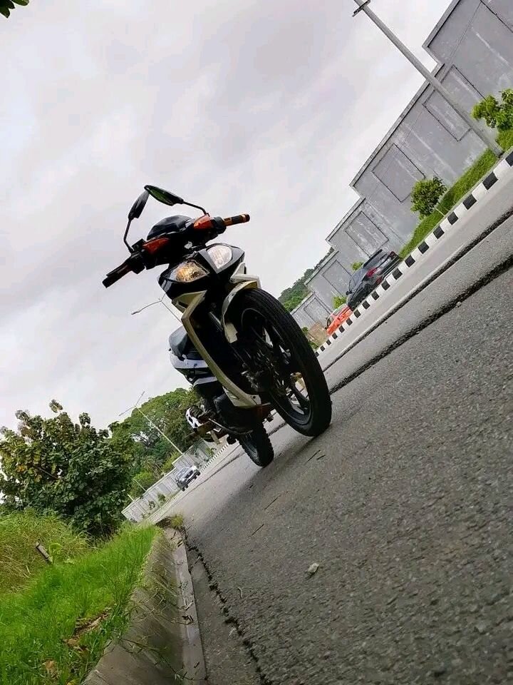 Moto sportive rapide et stylée