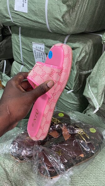 Lv slippers