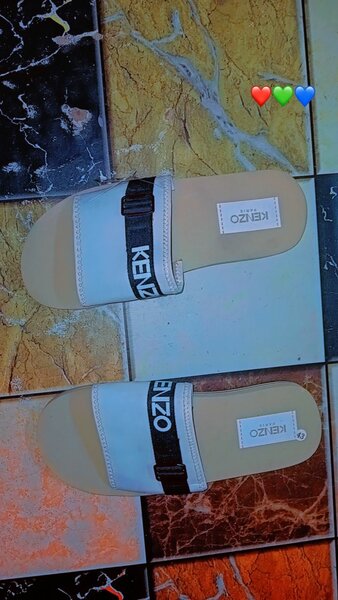 Tongs unisex Kenzo élégantes