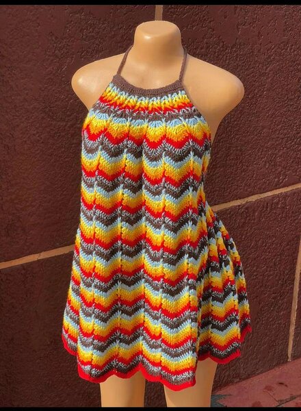 Robe en crochet colorée