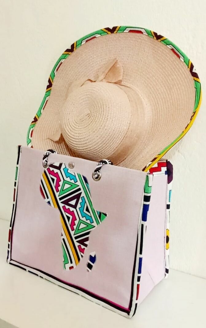 Sac à main ethnique avec chapeau