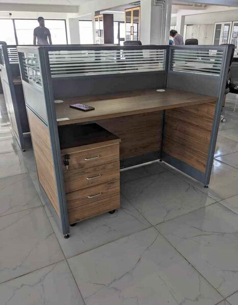 Bureau d'ordinateur moderne