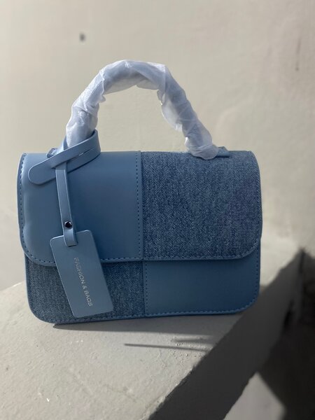 Sac à main élégant bicolore