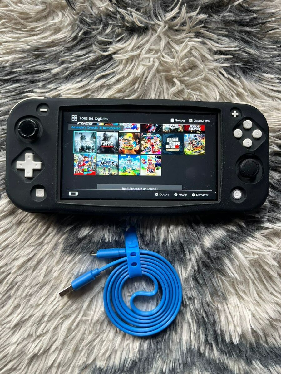 NINTENDO SWITCH LITE + 15 jeux