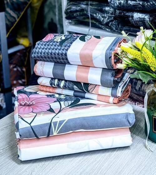 set includes 2 bedsheets and 4 pillowcases