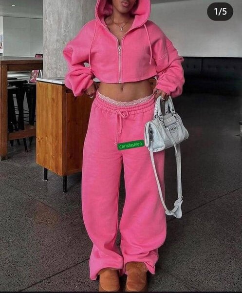 Ensemble jogging rose tendance