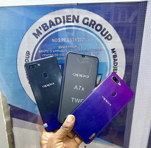 OPPO F9 quasis neuf original. ROM 256GB RAM 8GB