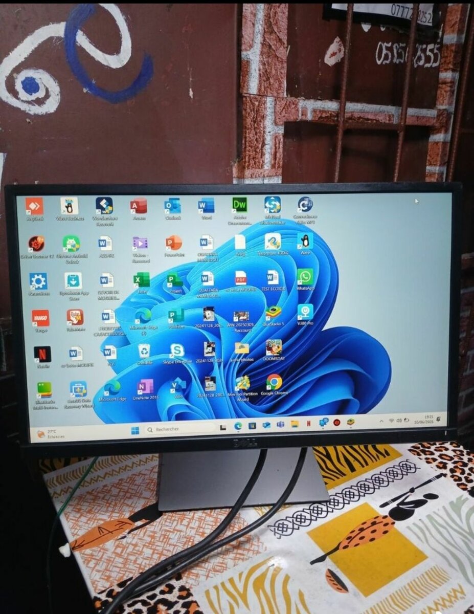 Moniteur Dell écran large 24"