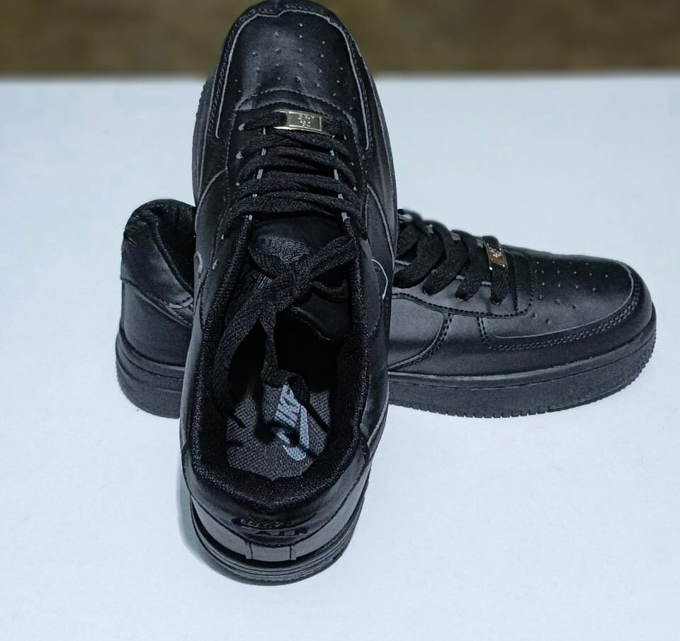 Baskets en cuir noir