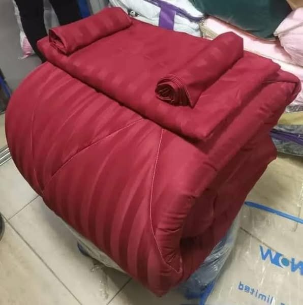 4PCS SUPER KING SIZE DUVETS red