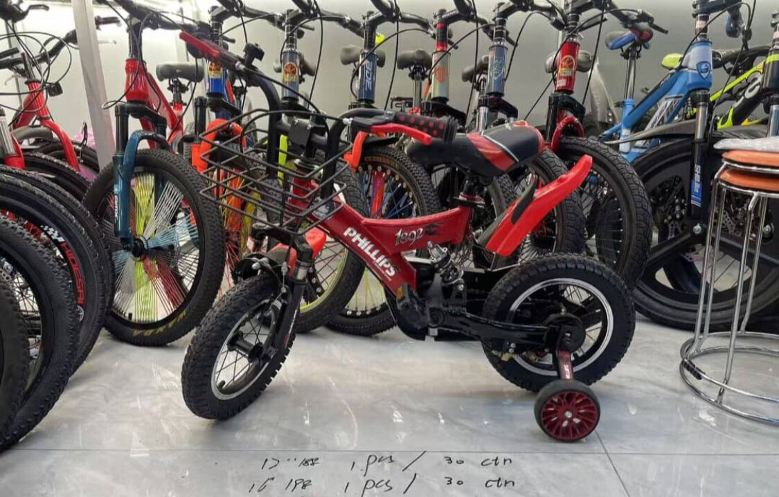 Tricycle rouge pour enfant