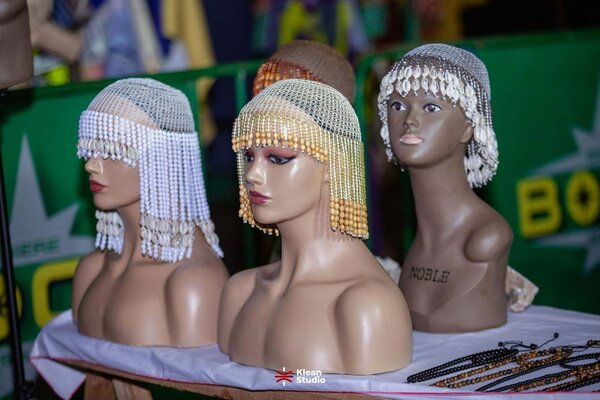 Coiffe en perles africaines