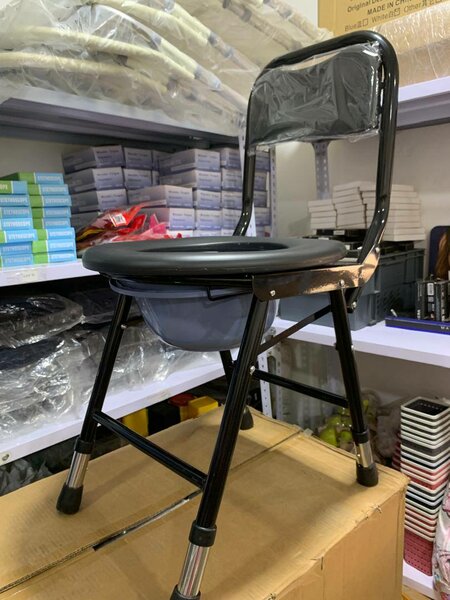 Portable commode chair