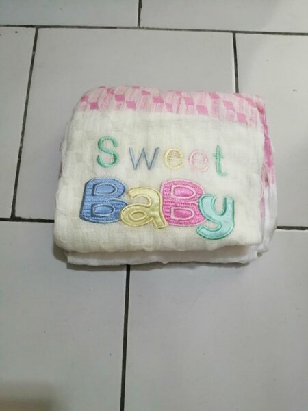 moustiquaires, serviettes, habit en laine et drap