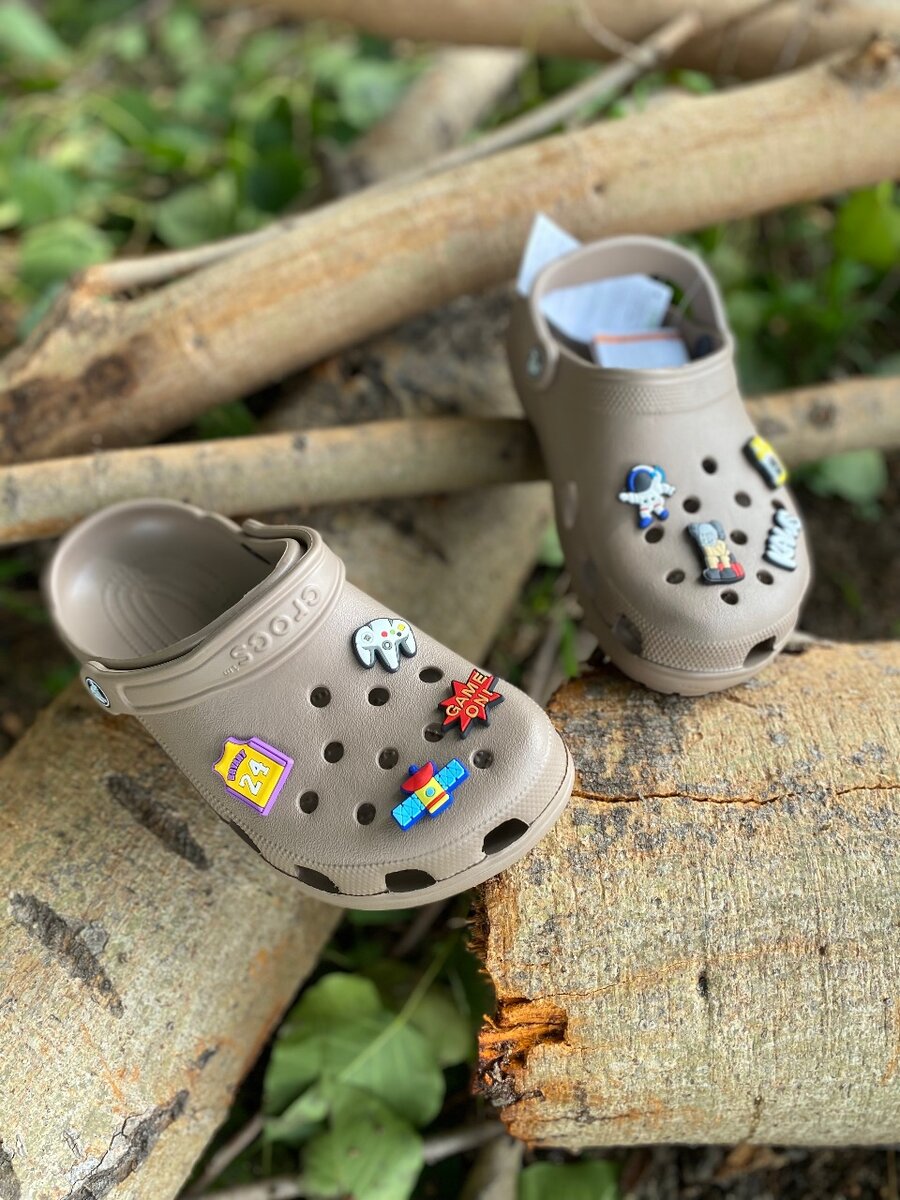 ICONIC CLASSIC CROCS