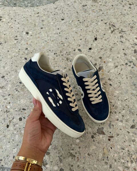 Стильные качественные кроссовки