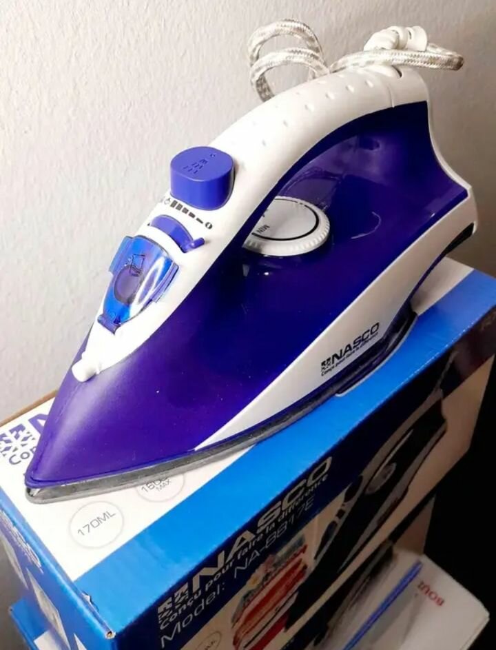 Fer à repasser vapeur NASCO
