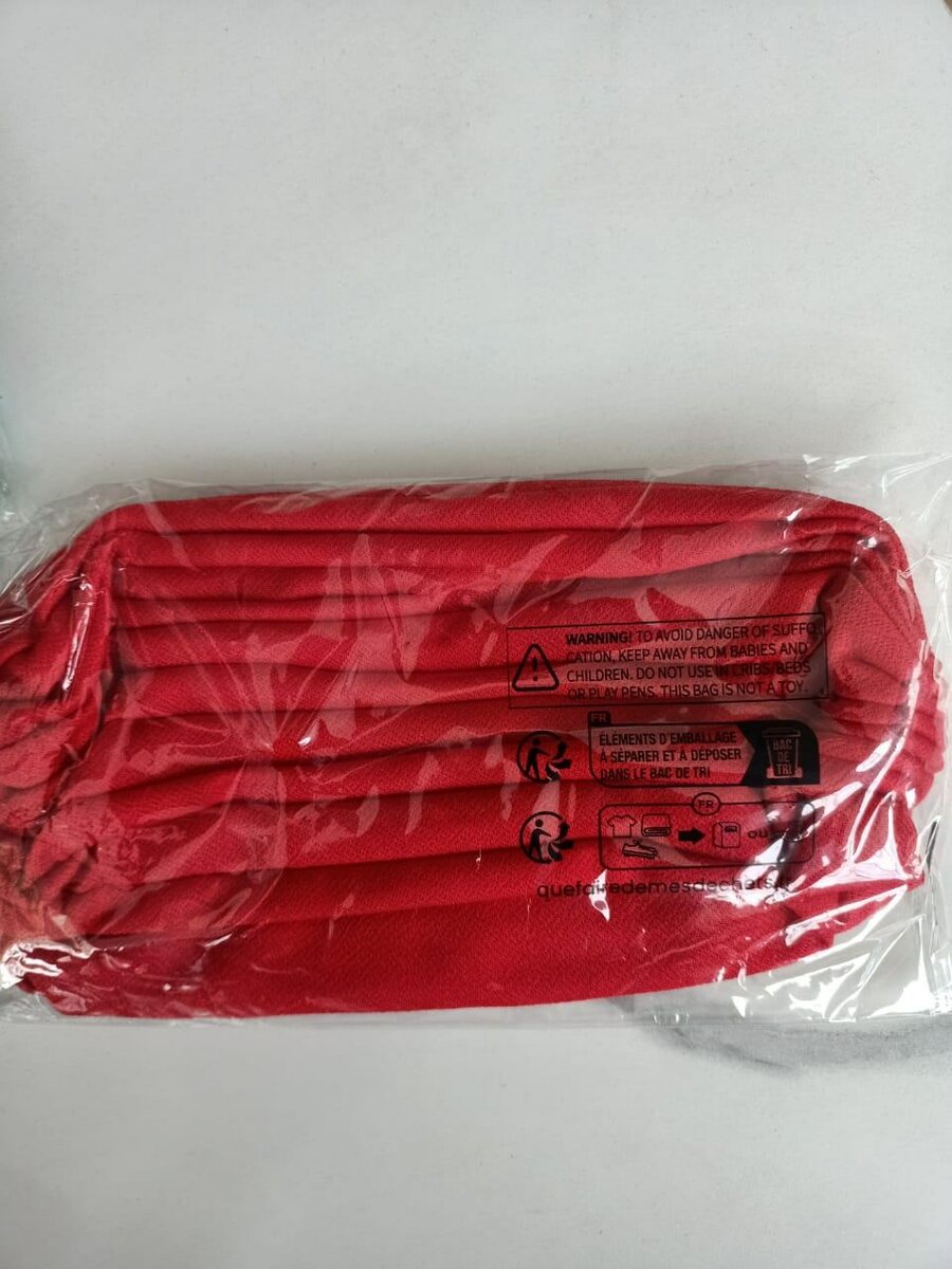 Ballons rouges avec attaches