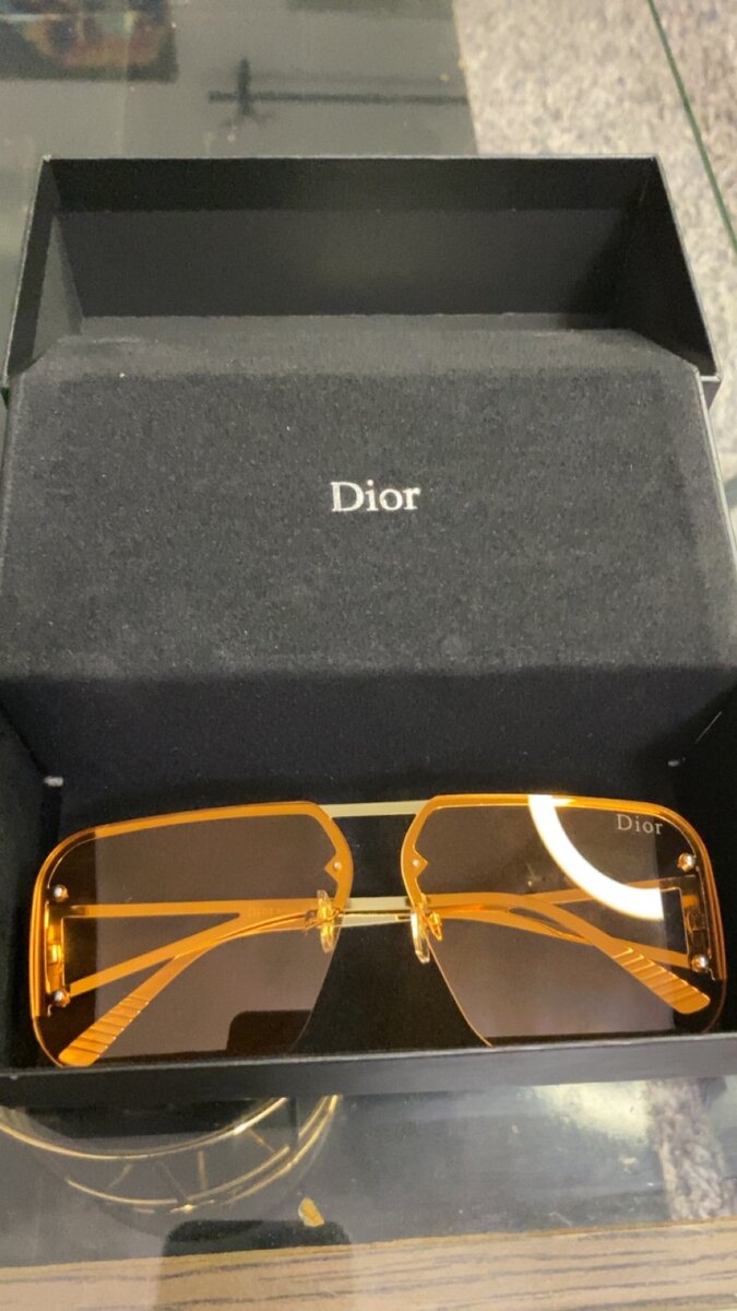 Dior, Dior, Louis Vuitton