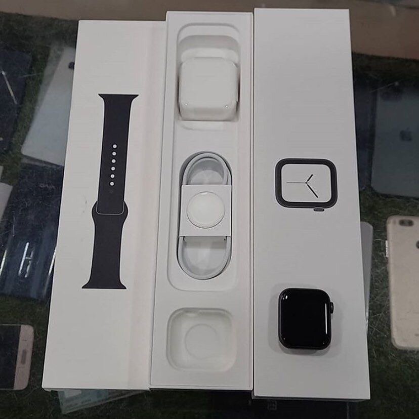 Apple Watch Series 10 Gris sidéral - copie conforme