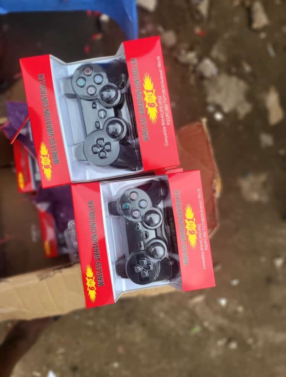 Single wireless game pad