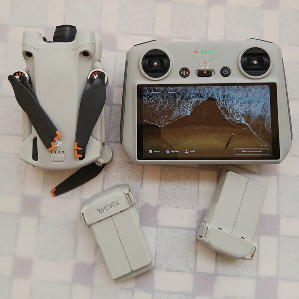 Drone DJI Mini 3 avec télécommande et accessoires
