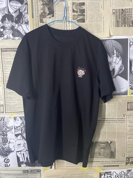T-shirt graphique noir unisexe