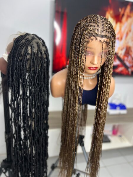 Perruque tressée en dentelle