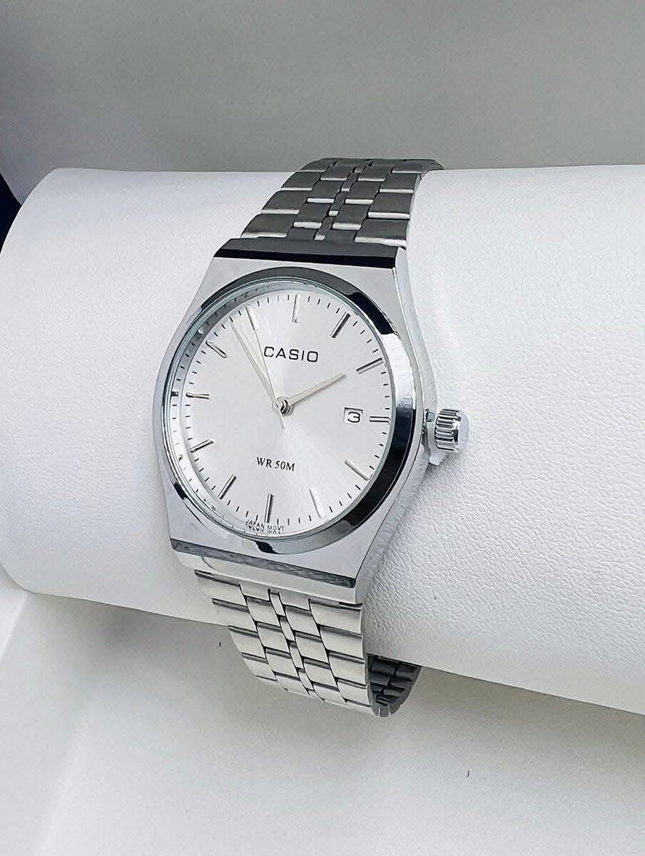 Montre Casio classique élégante