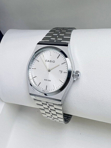 Montre Casio classique élégante