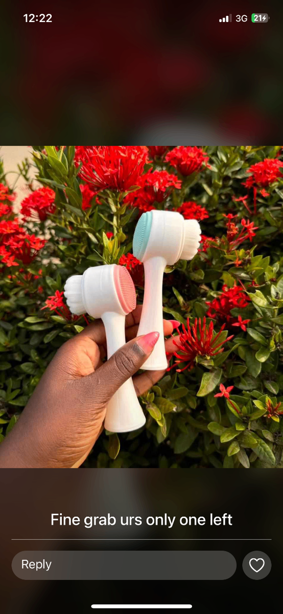 Double sided face scrub brush