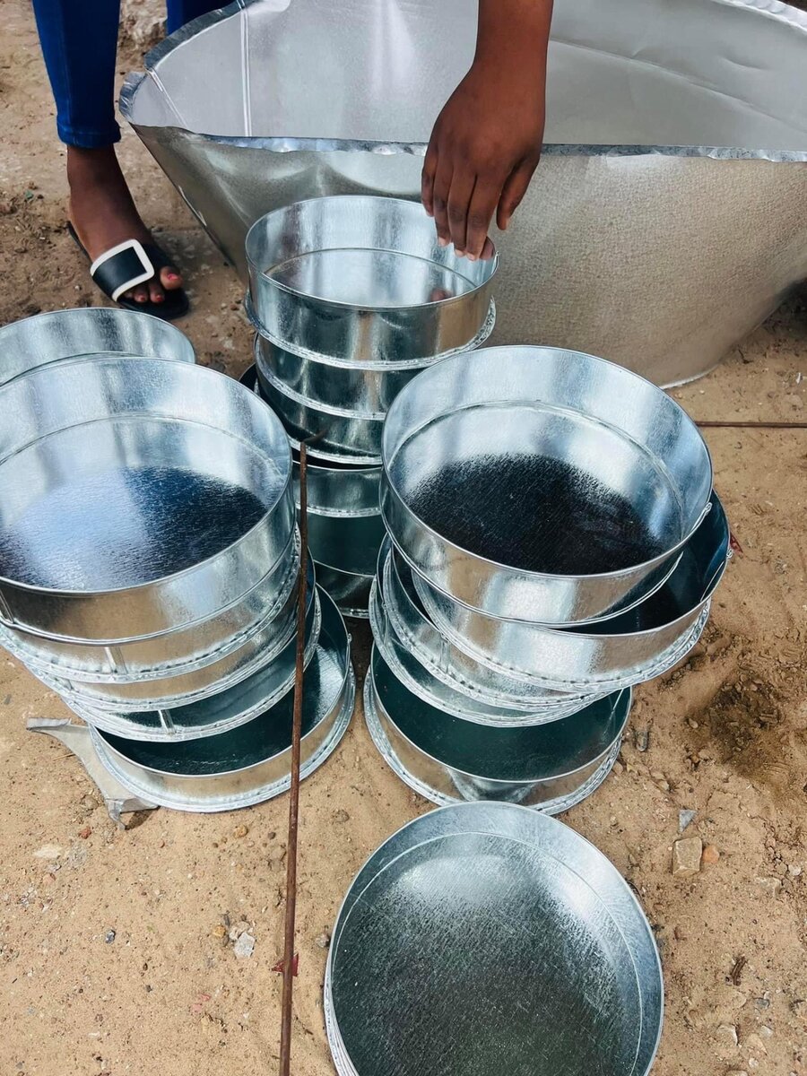 The famous 8inch one(1) layer cake tins