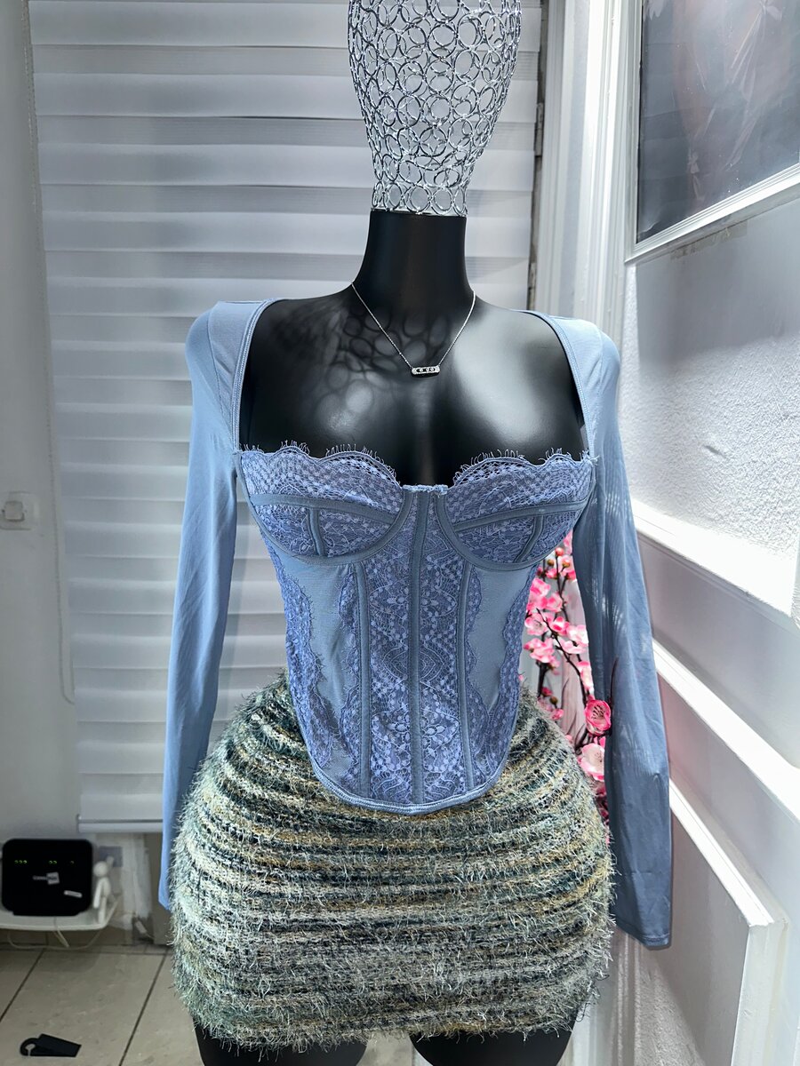Corset bleu en dentelle élégant