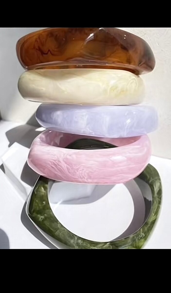 Bracelets en résine colorés