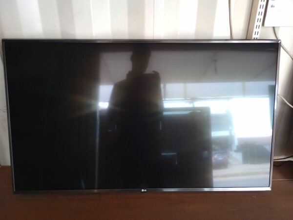 LG 49" Digital & Satellite TV