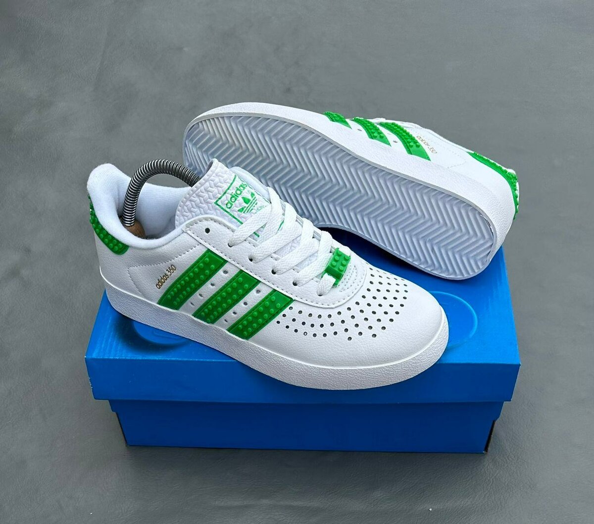 Sneakers blancs et verts Adidas 350