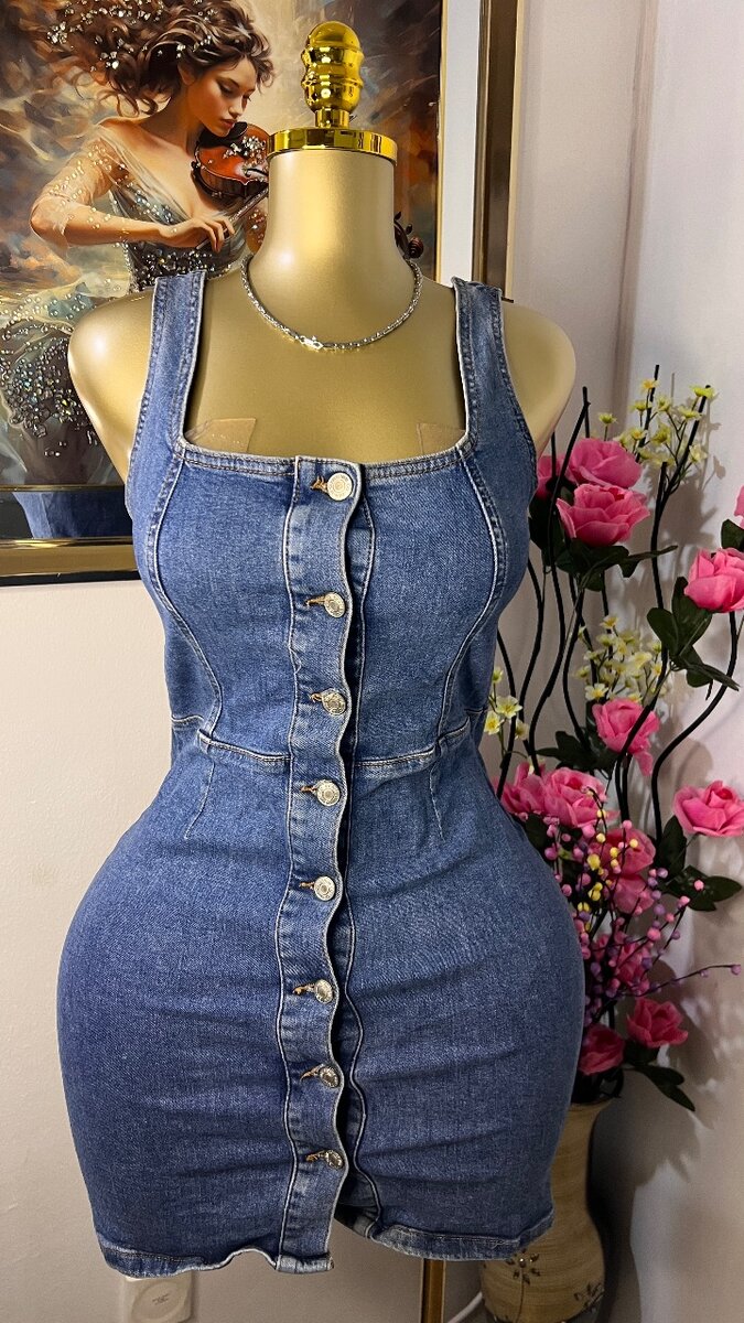 Robe en jean ajustée à boutons