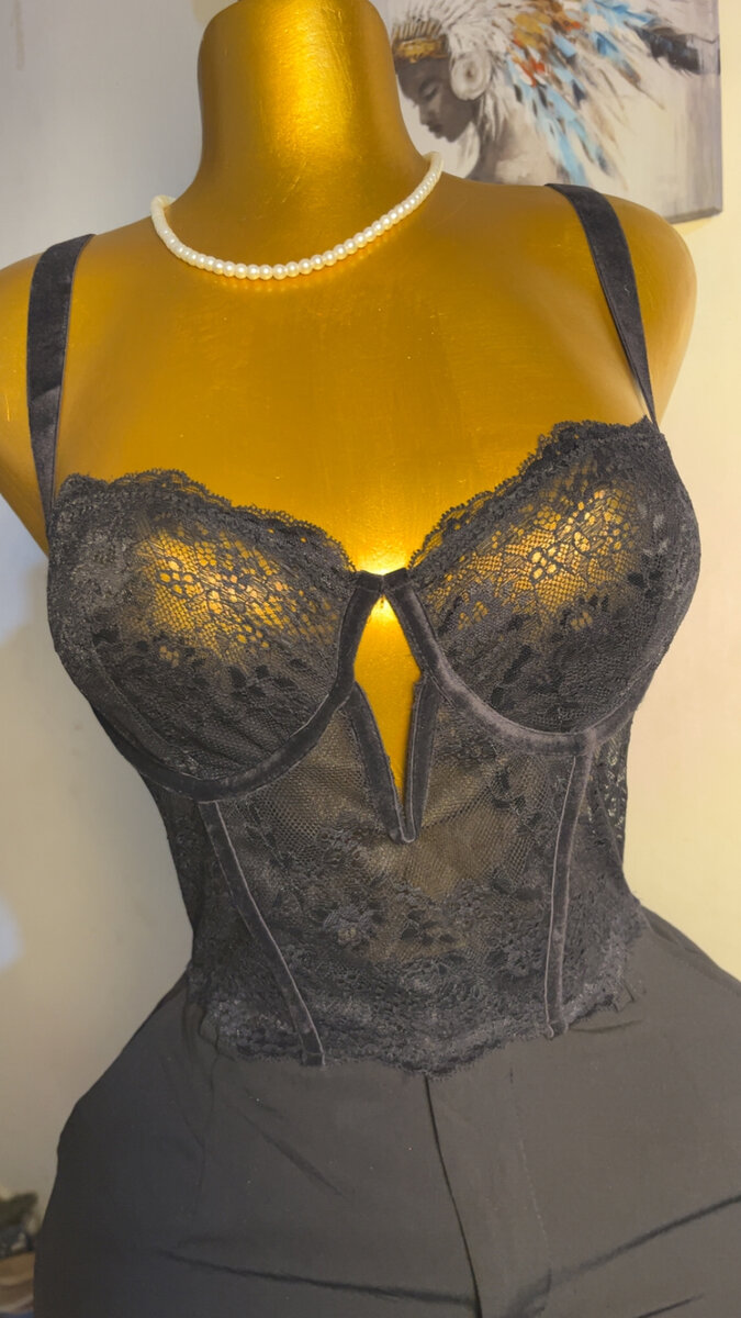 Bustier en dentelle rétro