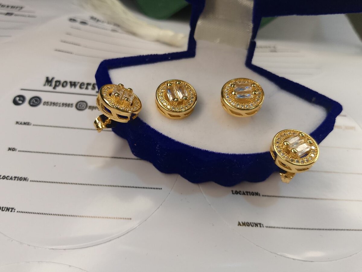 Unisex stud earrings