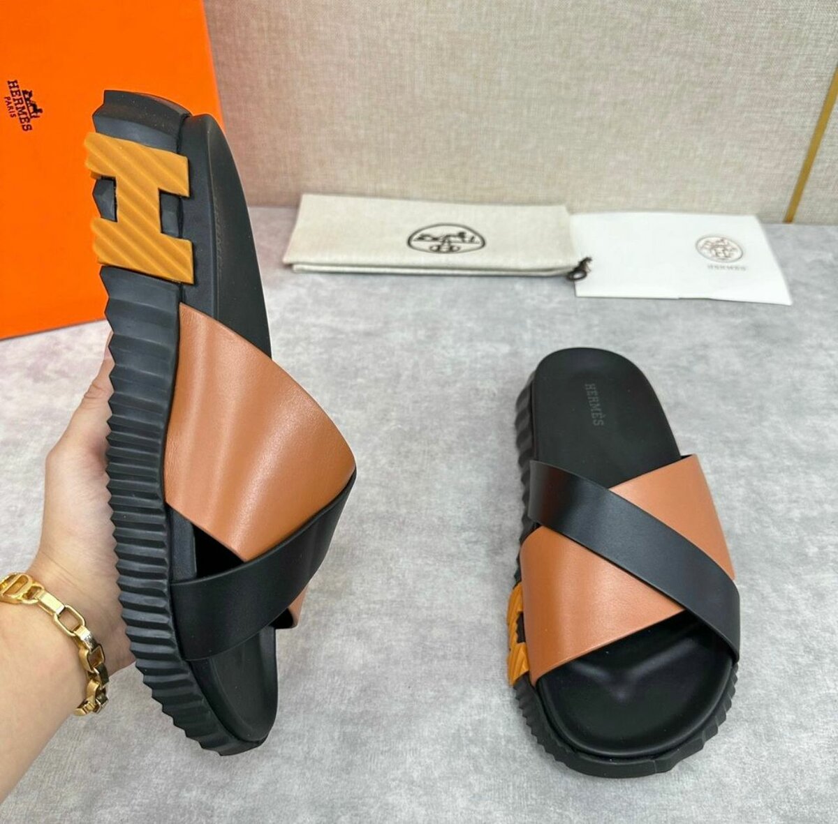 Sandales à brides croisées