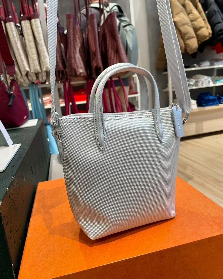 Petit sac à main Lacoste élégant