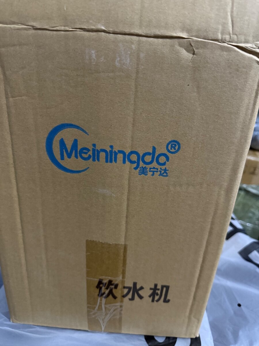 Distributeur d'eau portable compact