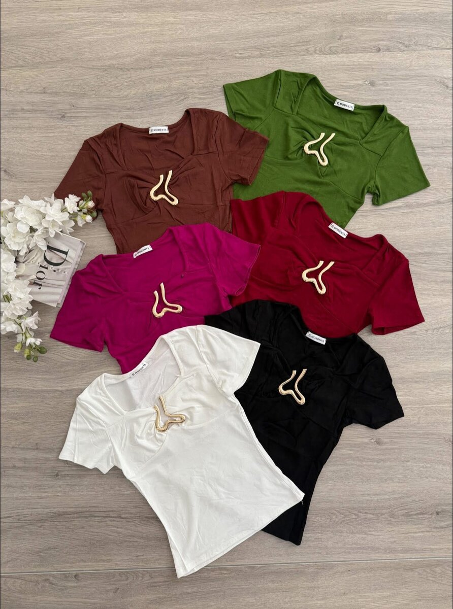 T-shirt encolure cœur tendance